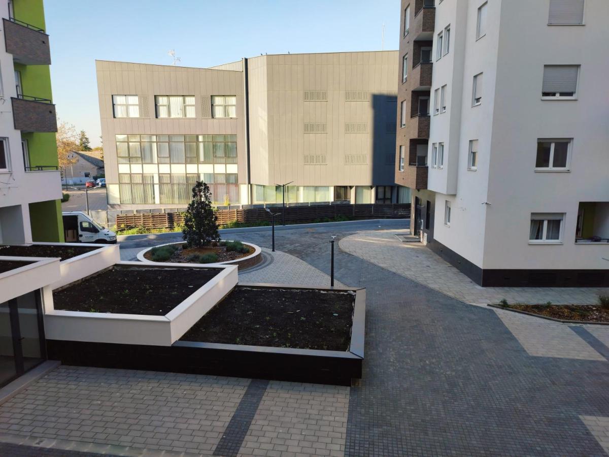 Center Firefly Gardens Apartment Nowy Sad Zewnętrze zdjęcie